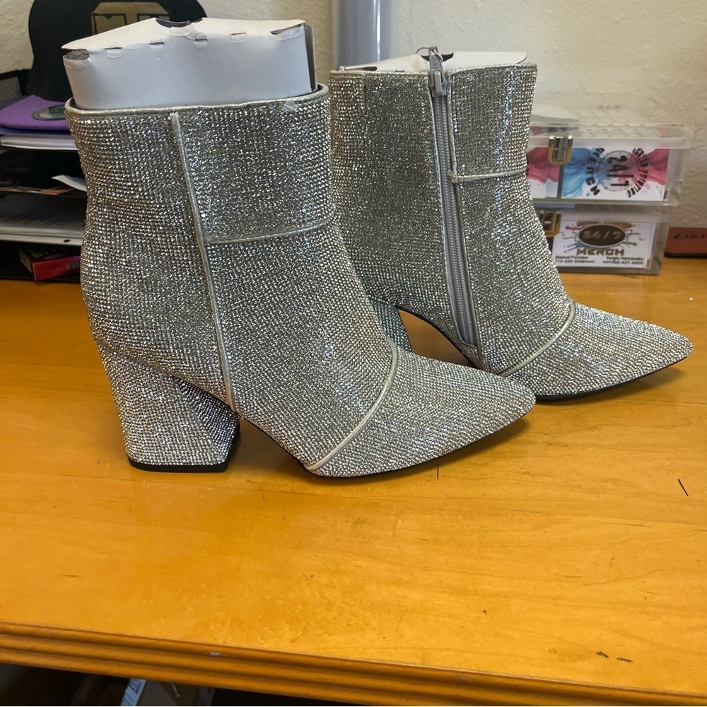 A New Day Silver Sparkly Ankle Boots Size 8.5 Block Heel - Picture 3 of 6